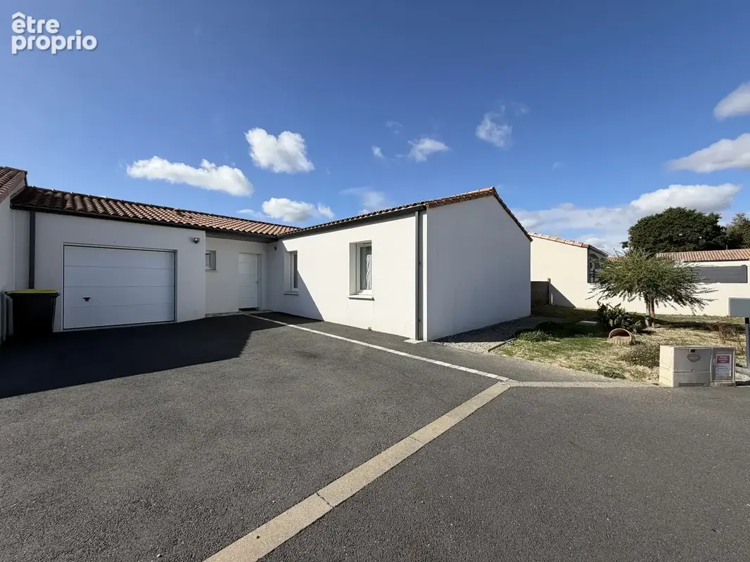 Photo Maison à Beaulieu-Sous-La-Roche au prix de 269 850€