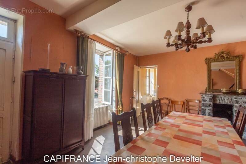 Maison à vendre GORRON (53) maison en pierres 3 chambres avec dépendances sur terrain de 3450 m2 - photo 4