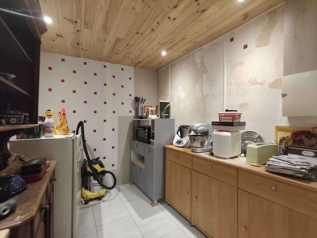 Maison 200 m² à Saint-Laurent-De-Ceris  - photo 9