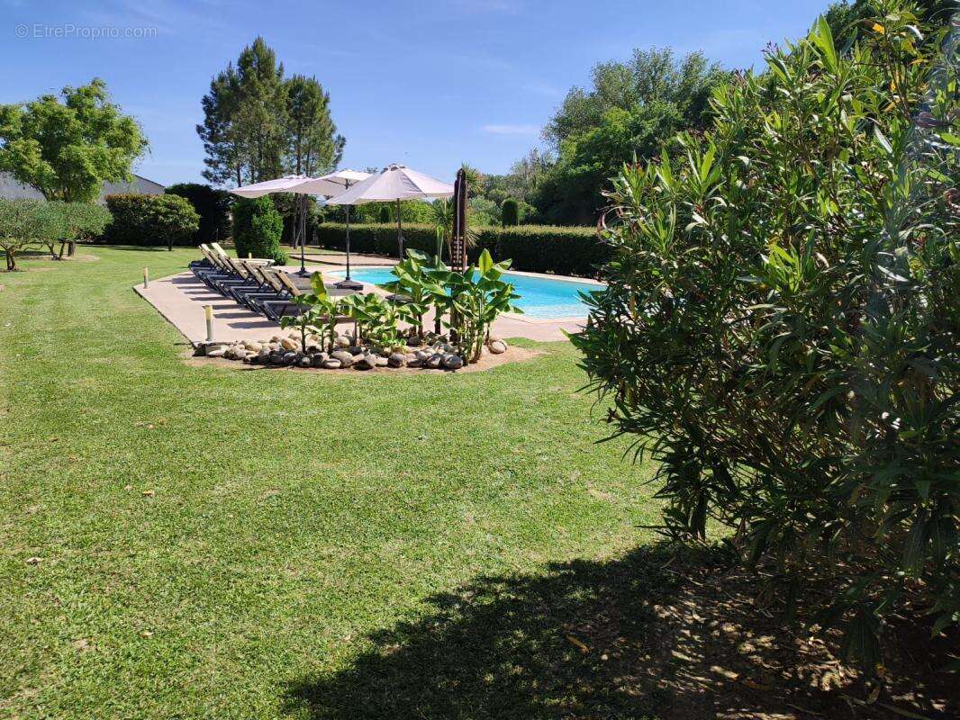 Maison à SAINT-JEAN-DE-MARUEJOLS-ET-AVEJAN