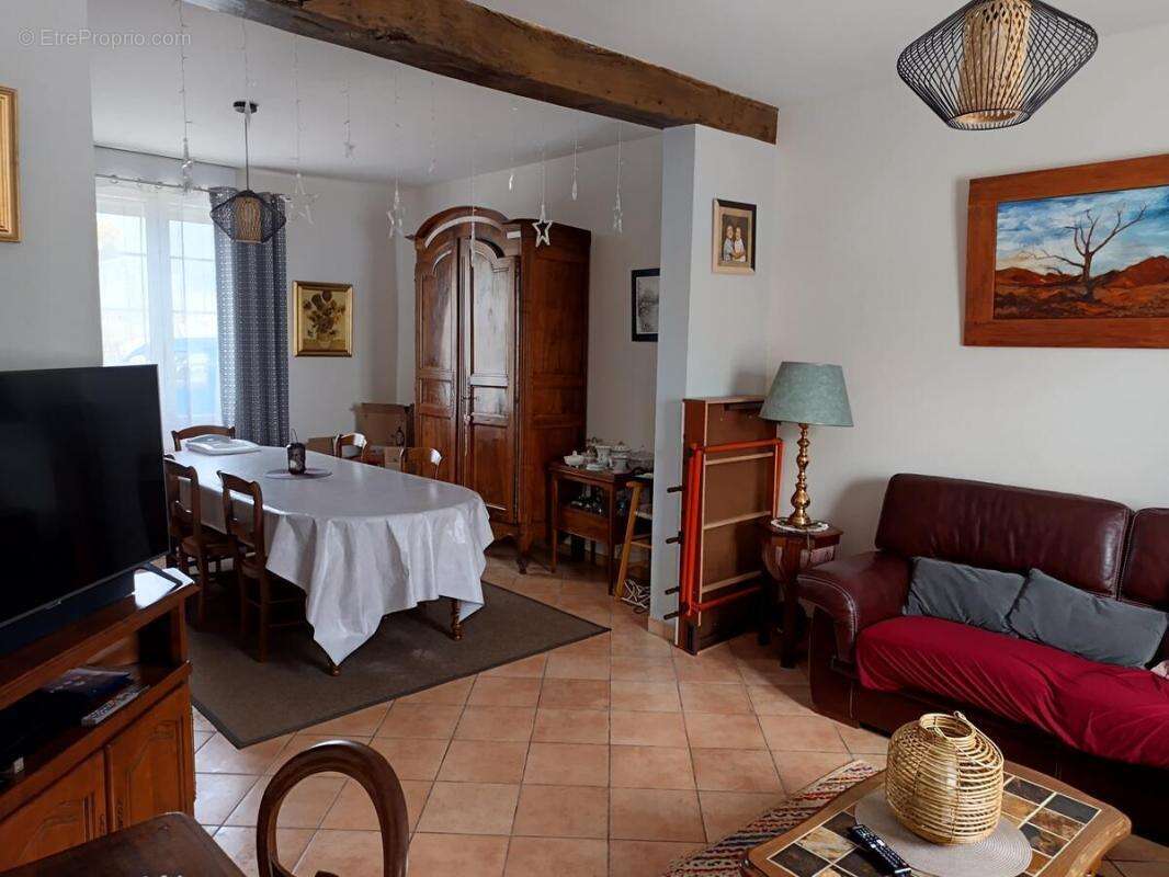 Maison 121 m² à Saint-Medard-De-Guizieres  - photo 4