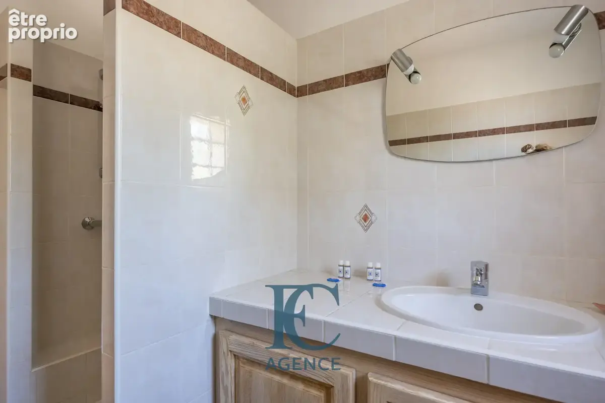 Maison de 190 m2 au coeur de la pinède de La Cride - photo 12