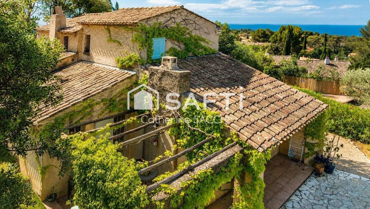 Maison 145 m² à Saint-Raphael  - photo 2
