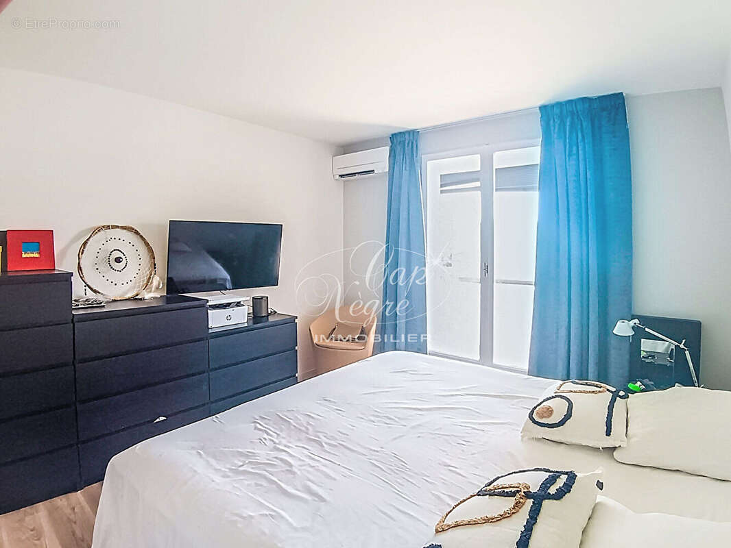 Appartement rénové vue mer & port à vendre aux marines de cogolin - golfe de saint tropez - photo 9