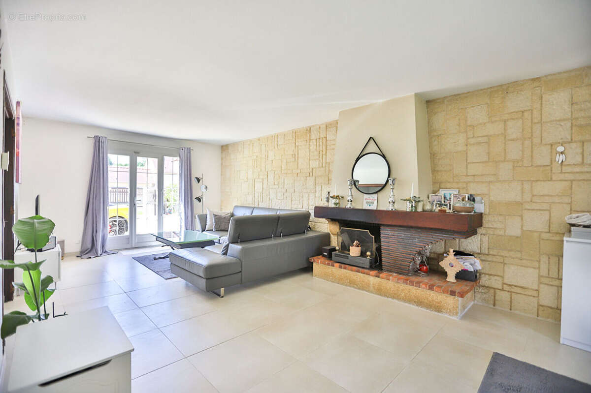 Maison à NEAUPHLE-LE-CHATEAU