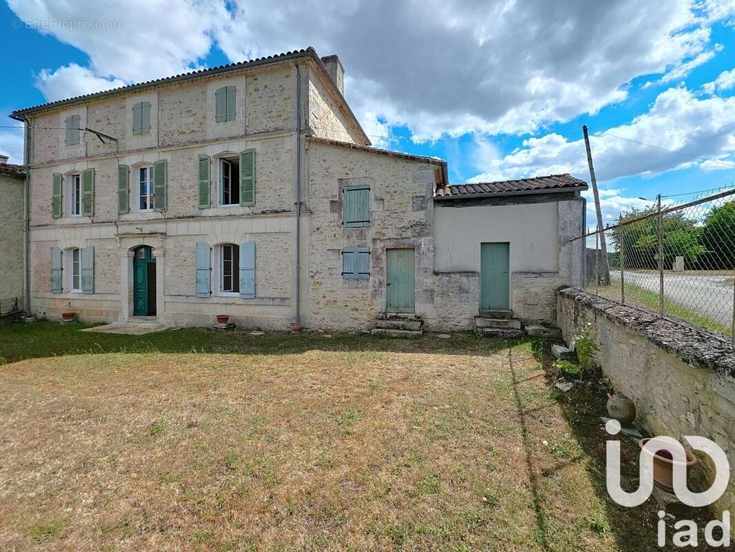 Maison 129 m² à Feuillade  - photo 2