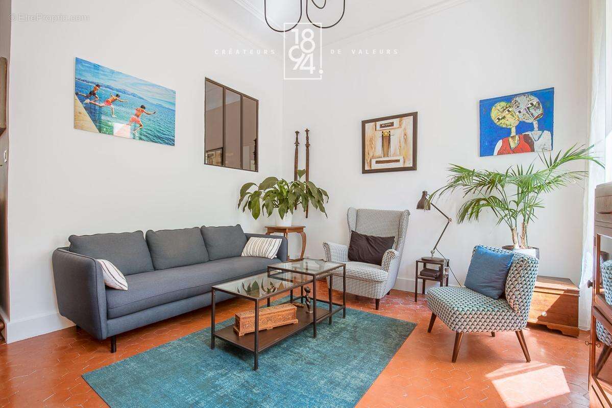 Appartement à MARSEILLE-5E