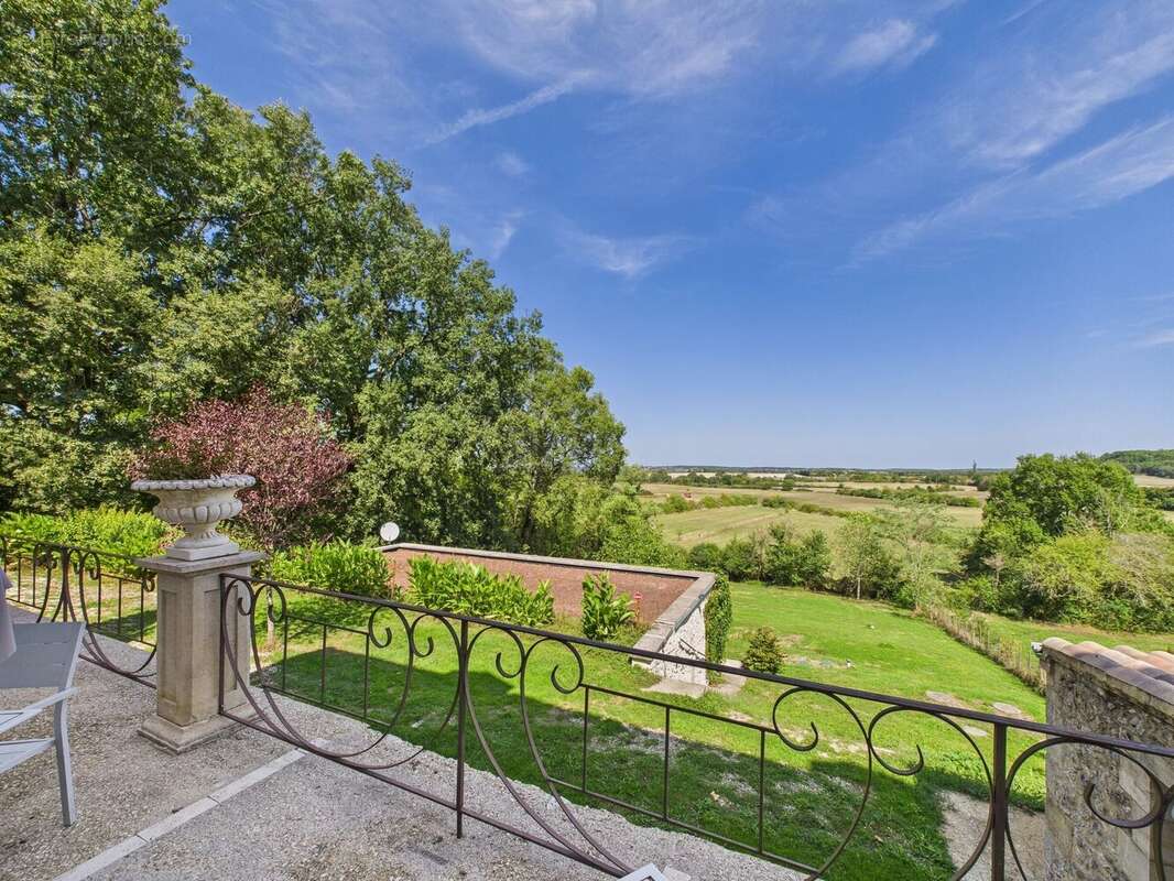 Manoir impressionnant avec plusieurs appartements dans un cadre exceptionnel - photo 5