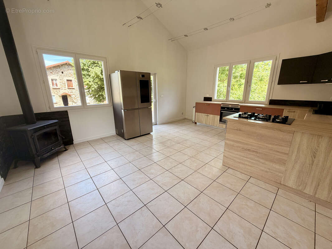 SAINT-PIERRE-SUR-DOUX   Ensemble immobilier avec maison rénovée, corps de ferme et 1,76 hectare de terrain - photo 6