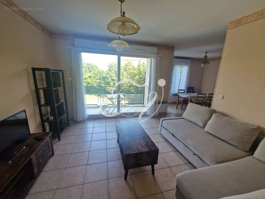 Location ecully 69130 appartement 2 pieces balcon residence piscine parc garage cave - photo 2