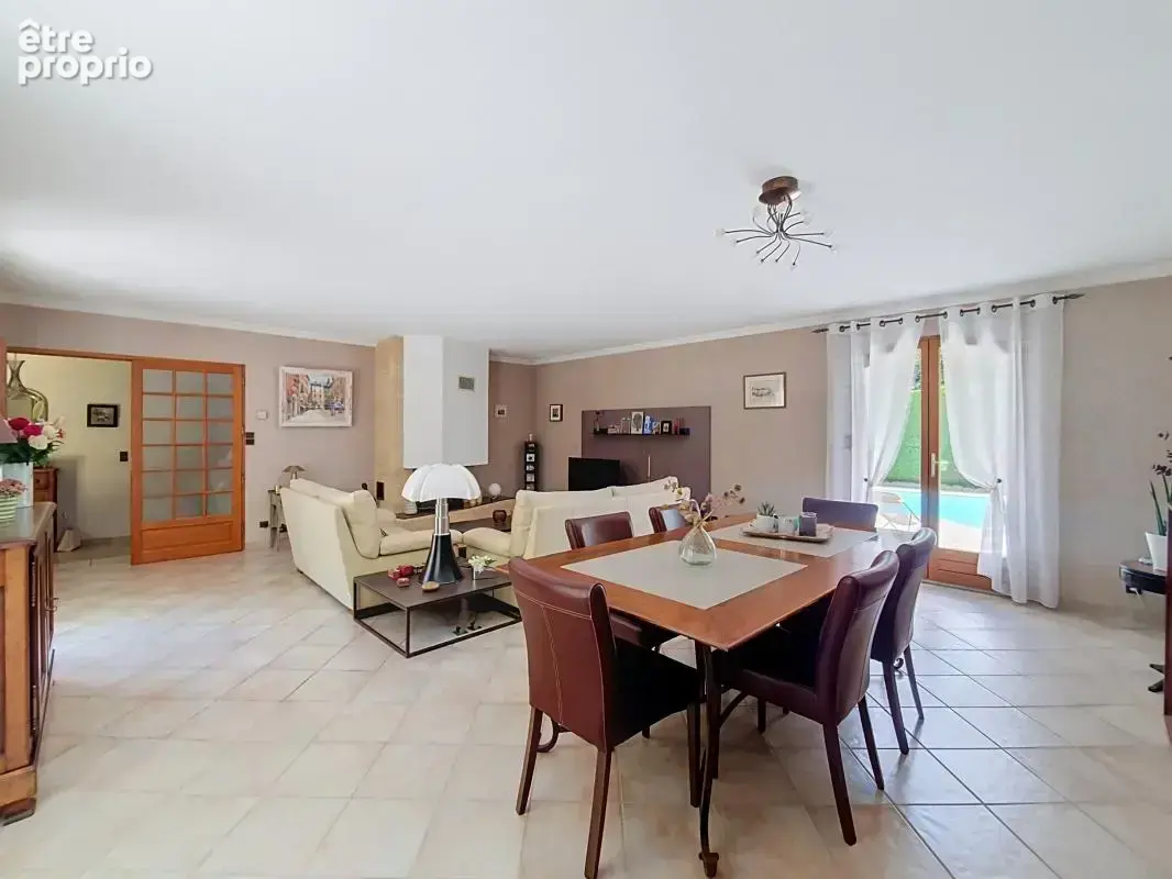 Maison - 4 Chambres - Double garage - Jardin - Piscine - Pool house - Terrasse couverte - photo 16