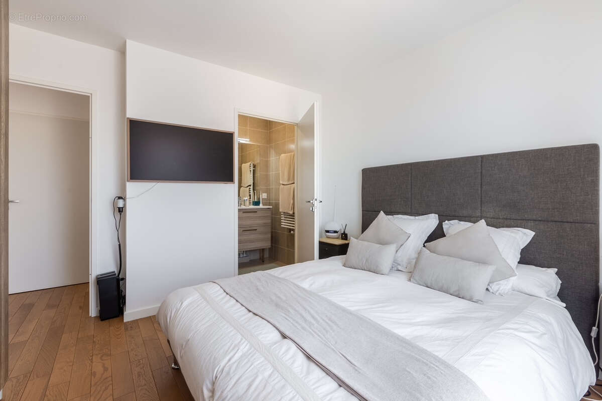 Appartement à COURBEVOIE