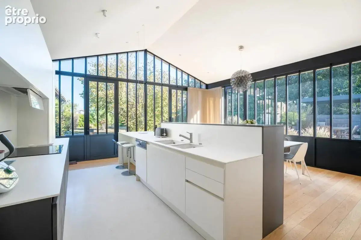 Maison de 9 pièces de 185 m² à Eysines - photo 3