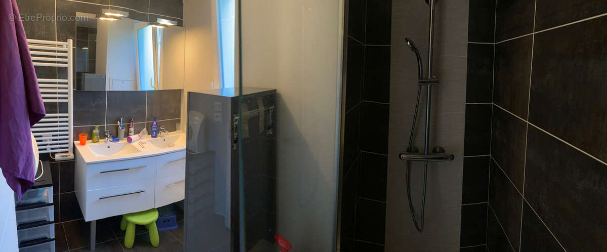 Appartement à CHARBONNIERES-LES-BAINS