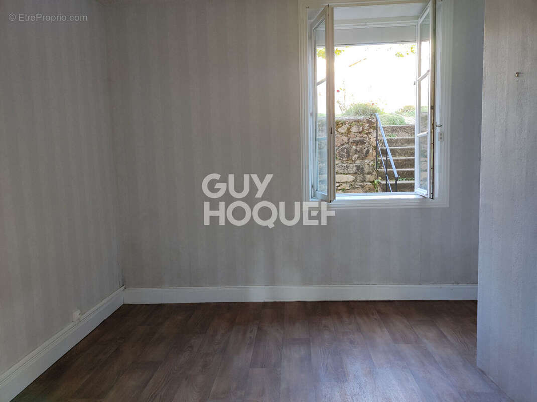 Appartement à NOIRETABLE