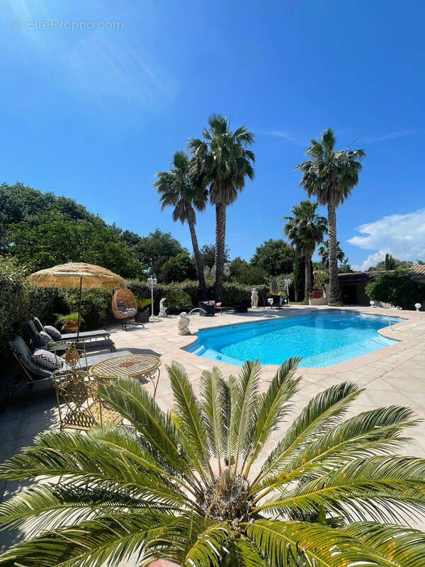 Maison à ROQUEBRUNE-SUR-ARGENS
