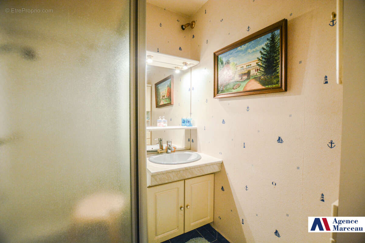 Appartement à COURBEVOIE