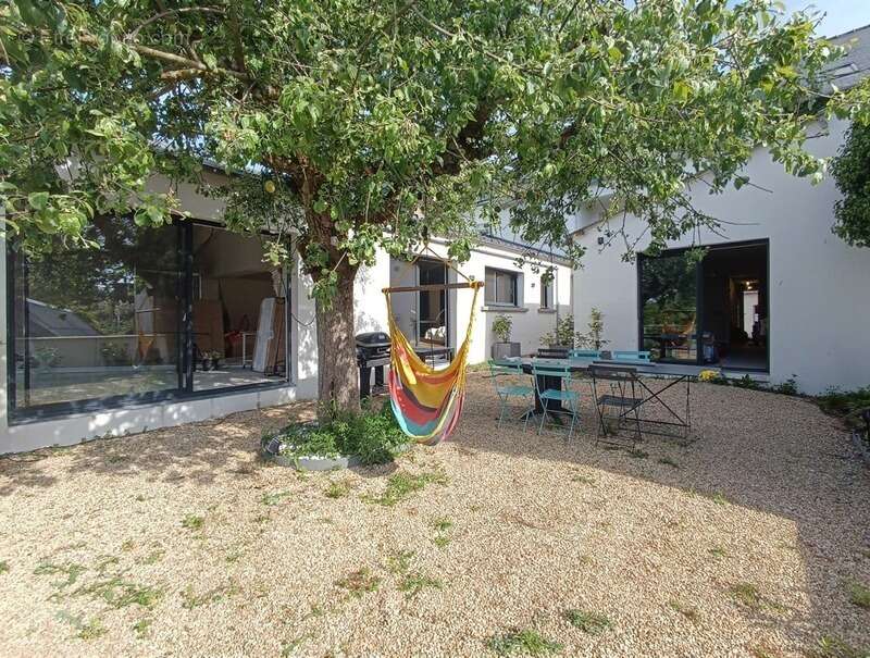 Maison à CHATEAUNEUF-DU-FAOU