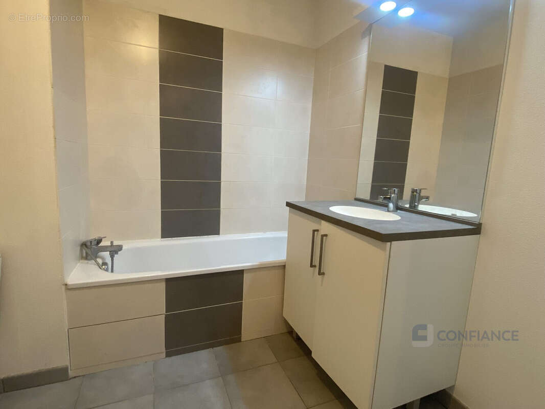 Appartement à RILLIEUX-LA-PAPE