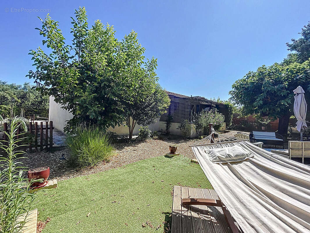 Maison à LE PUY-SAINTE-REPARADE