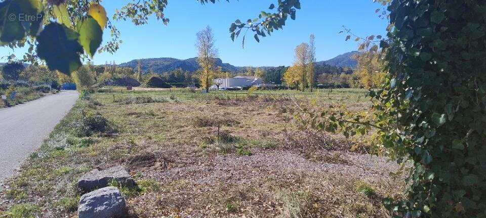 Terrain à VALLON-PONT-D'ARC