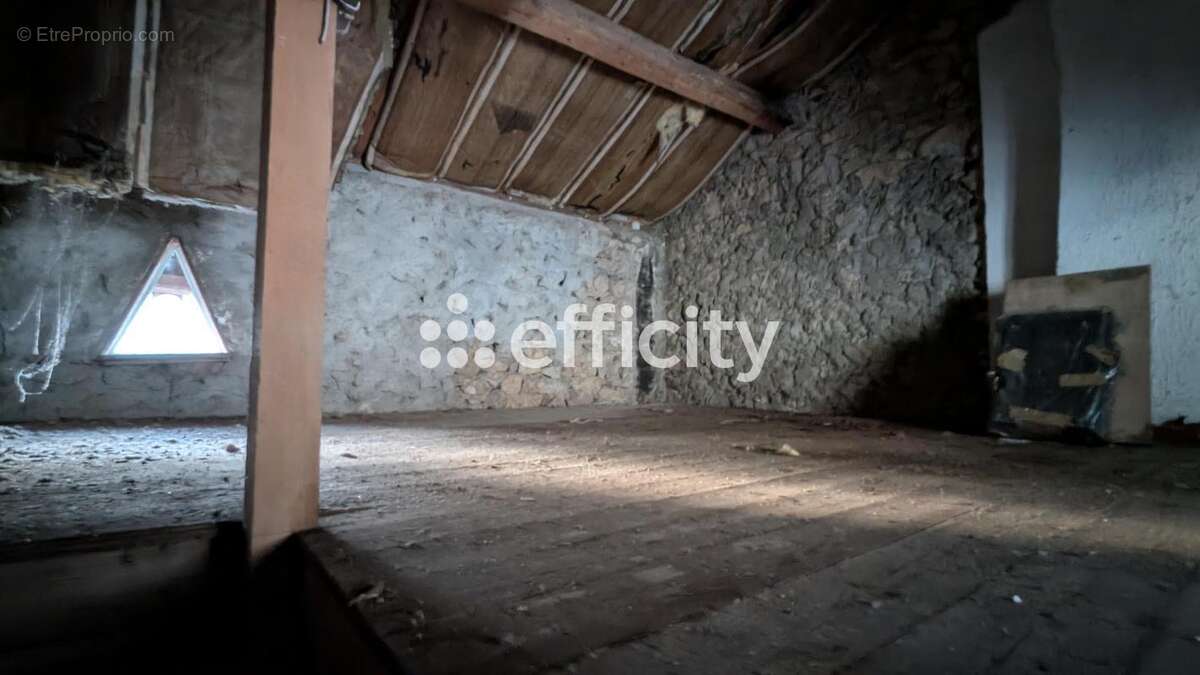 Maison à SAINT-REMY-SUR-DUROLLE