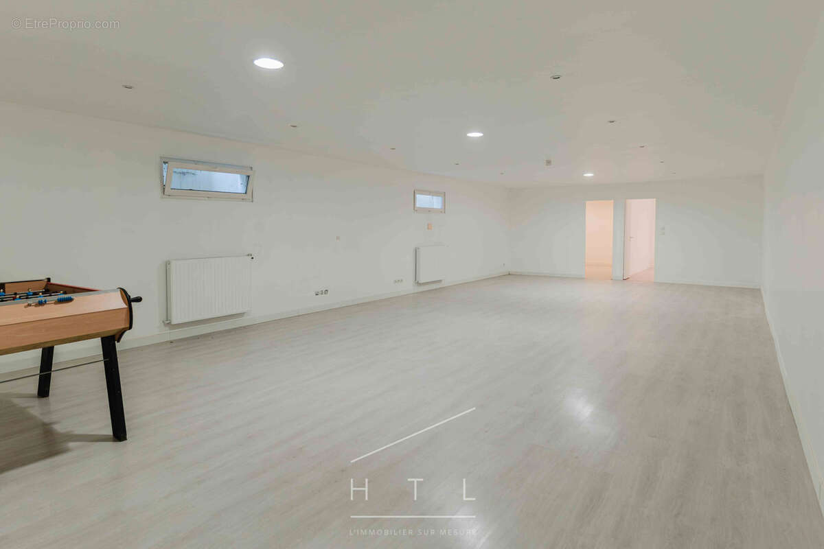 Maison contemporaine de 420 m2 avec piscine à Écully - photo 20