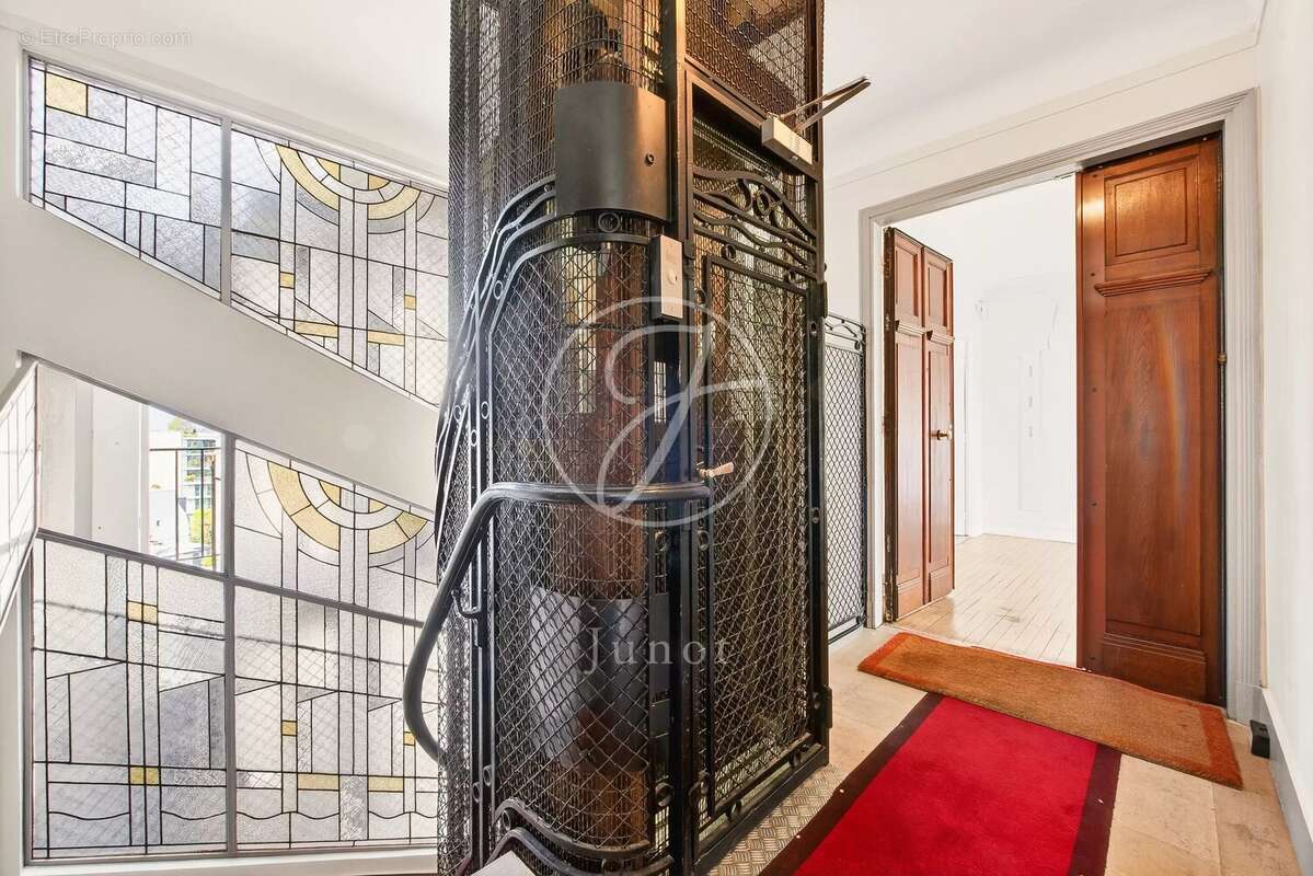 Appartement à PARIS-16E