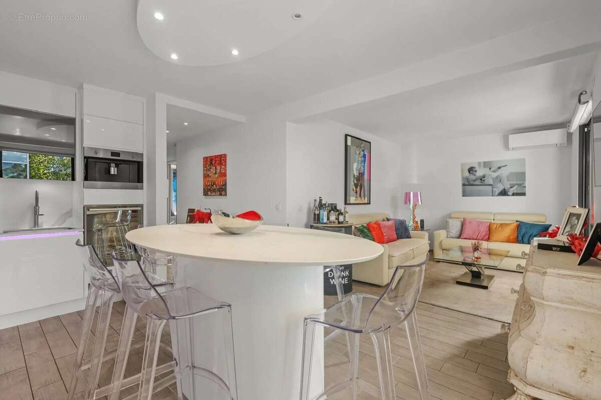 Appartement à VALLAURIS