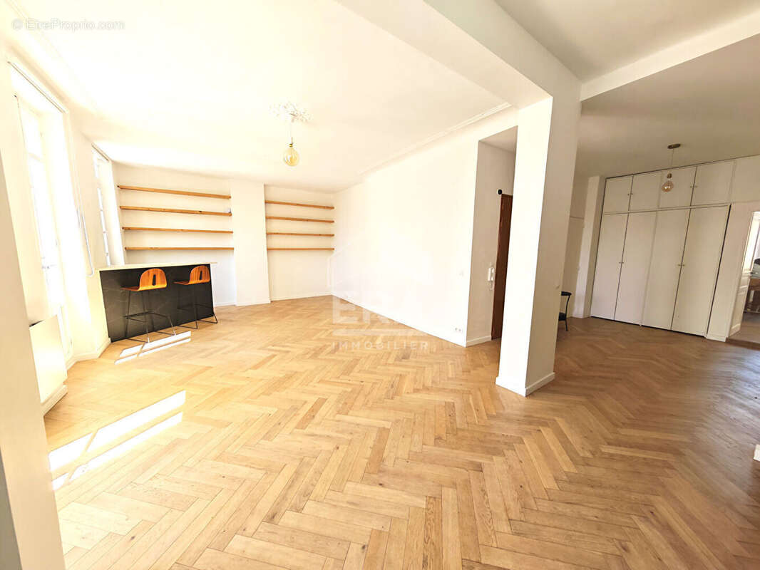 Appartement à MARSEILLE-5E