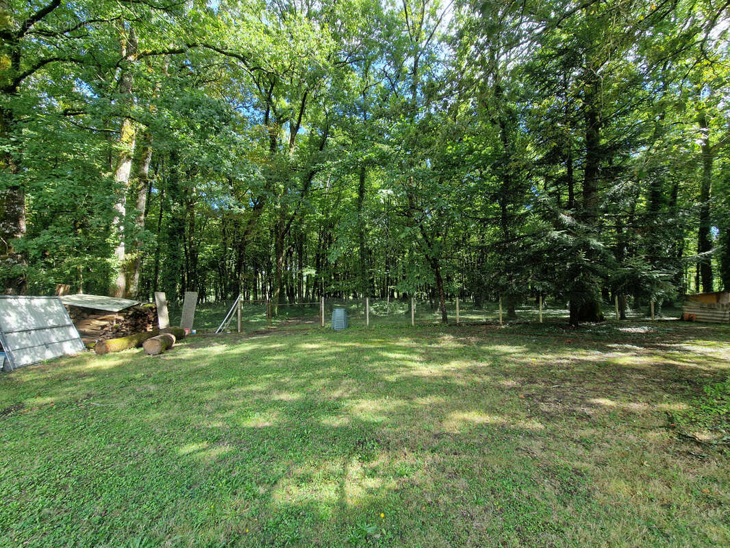 Maison à MONTMOREAU-SAINT-CYBARD