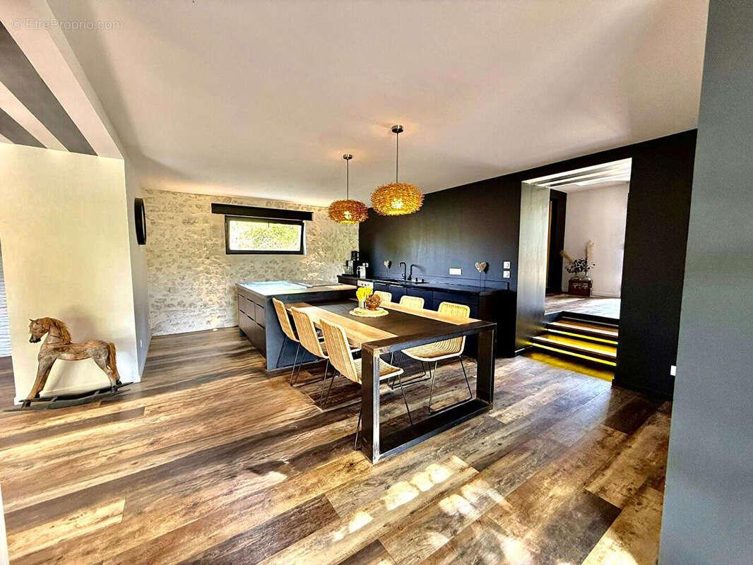 Maison à L'ISLE-SUR-LA-SORGUE