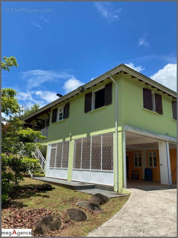 Maison à PETIT-BOURG