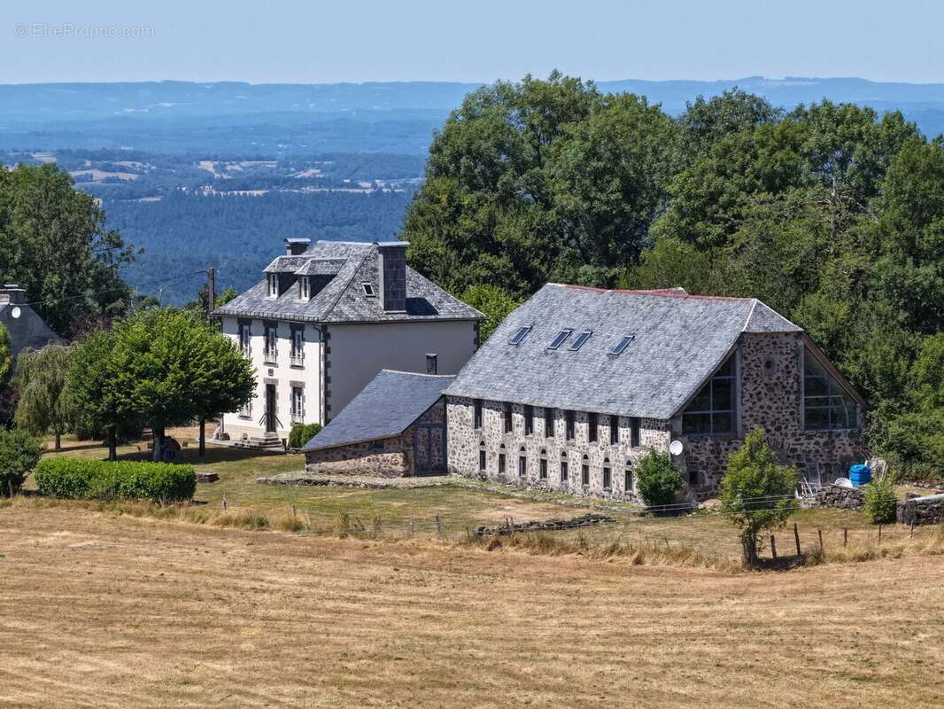 Maison à ANGLARDS-DE-SALERS
