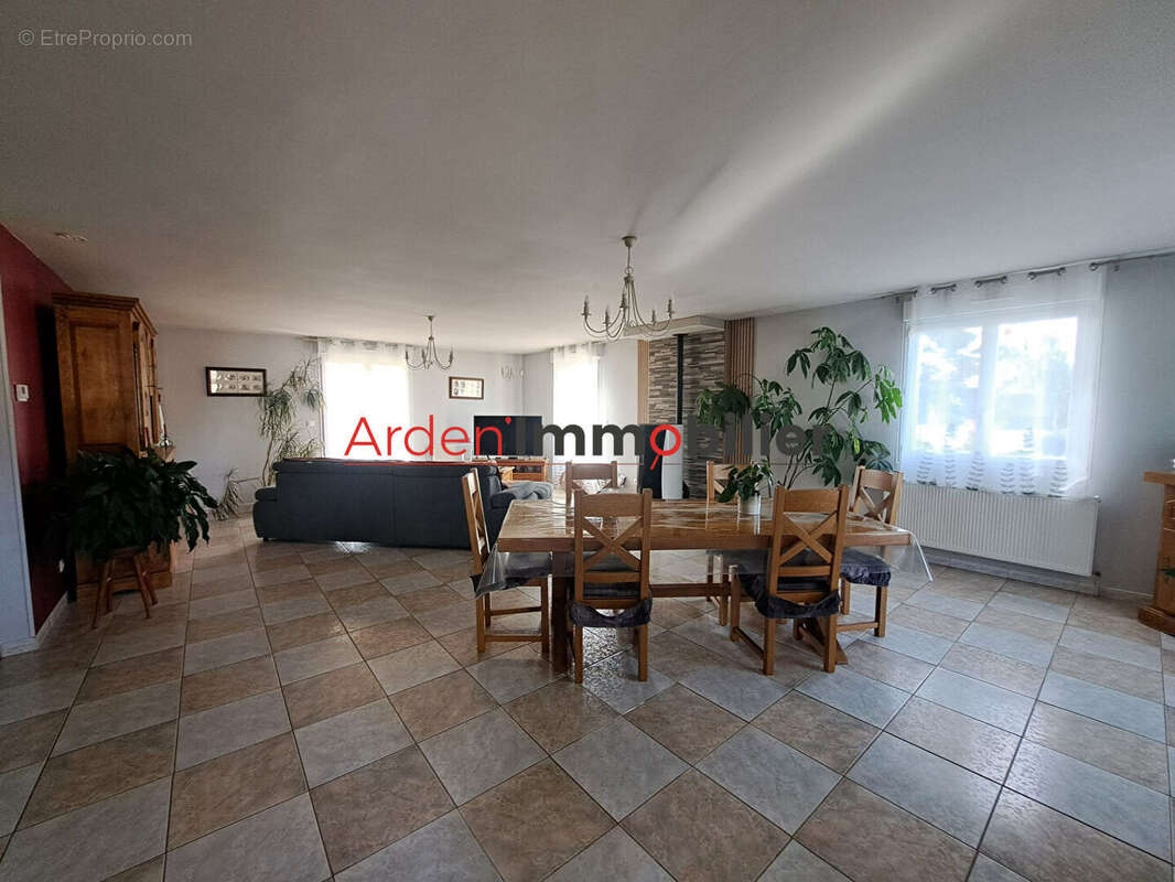 Maison spacieuse à vendre à Corny Macheromenil - photo 2
