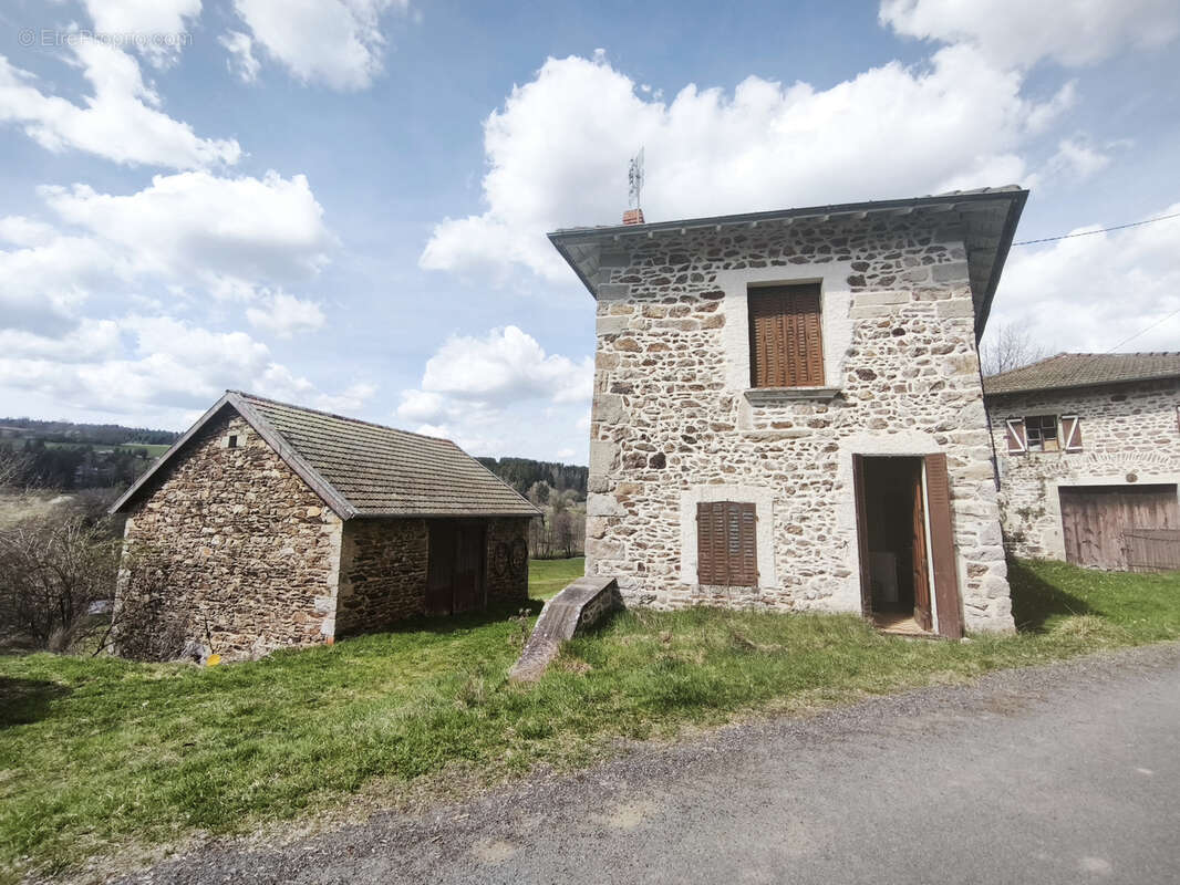 Maison à SAINT-ALYRE-D'ARLANC
