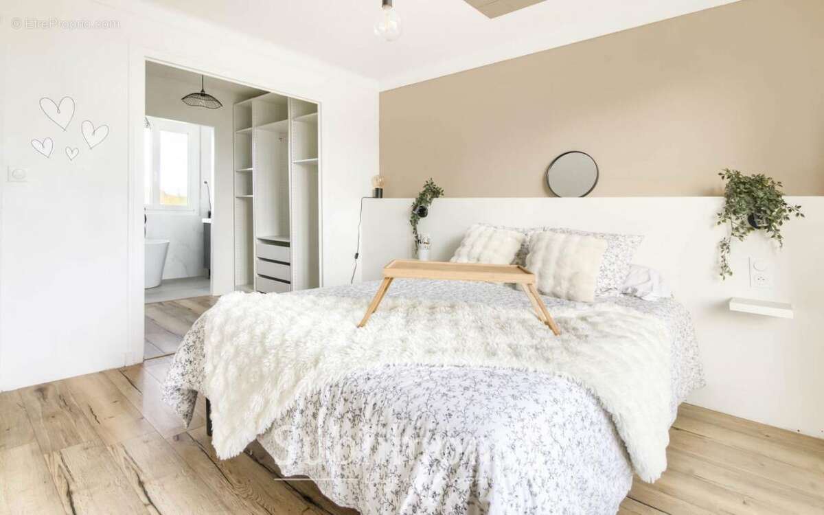 Maison à LA CHAPELLE-DES-MARAIS