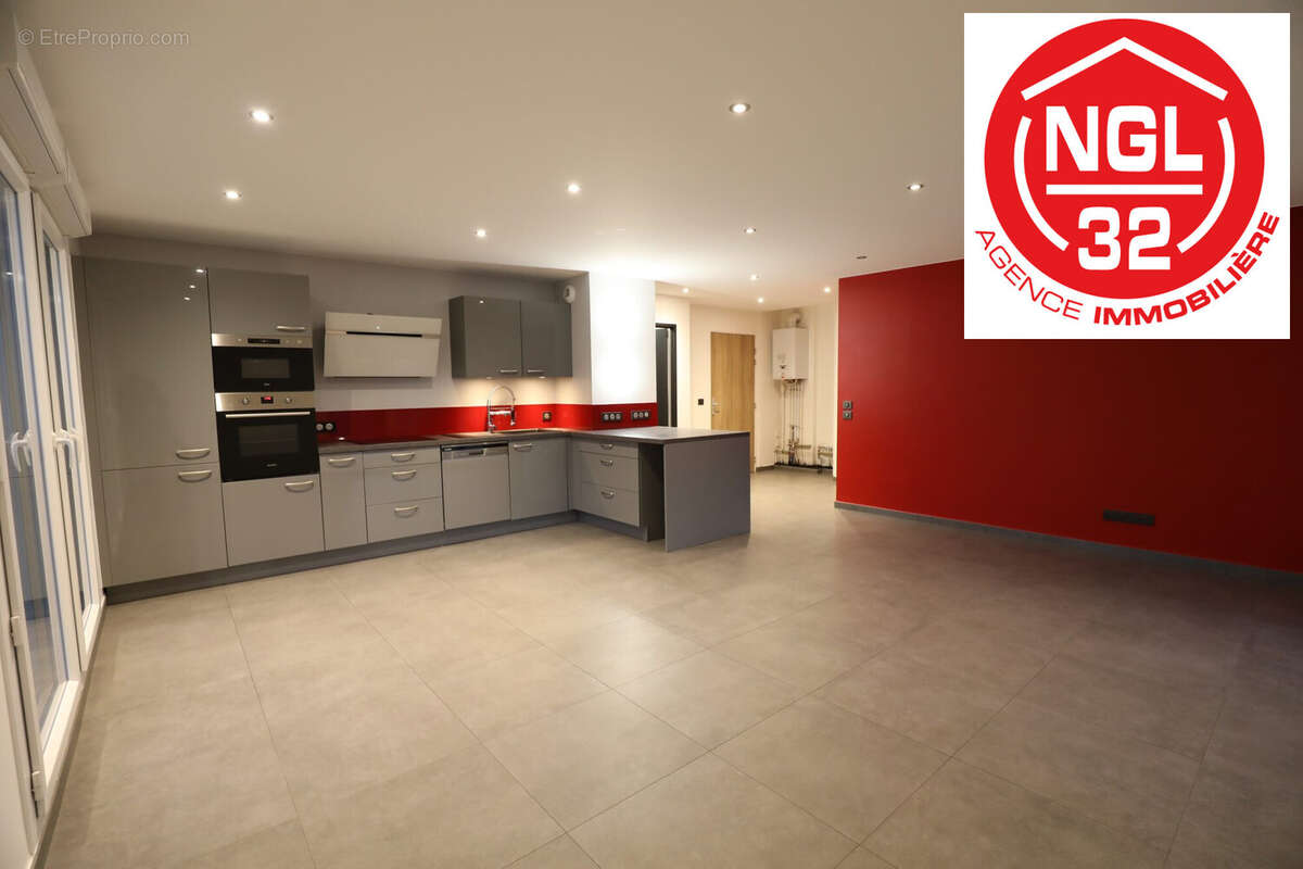 Appartement à CRUSEILLES