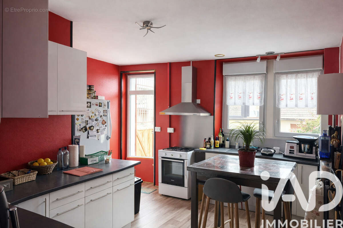Maison 110 m² à Le Montet  - photo 4