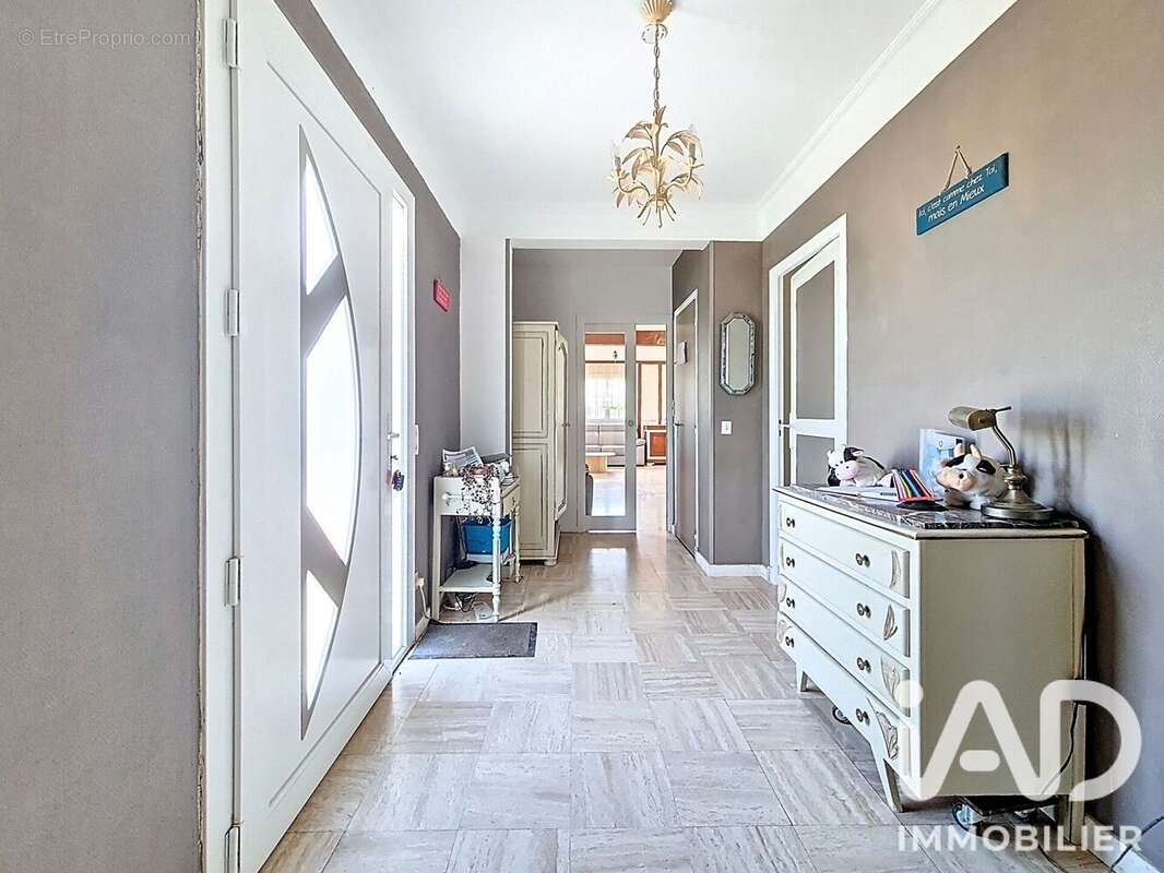 Maison 244 m² à Amfreville-La-Campagne  - photo 3