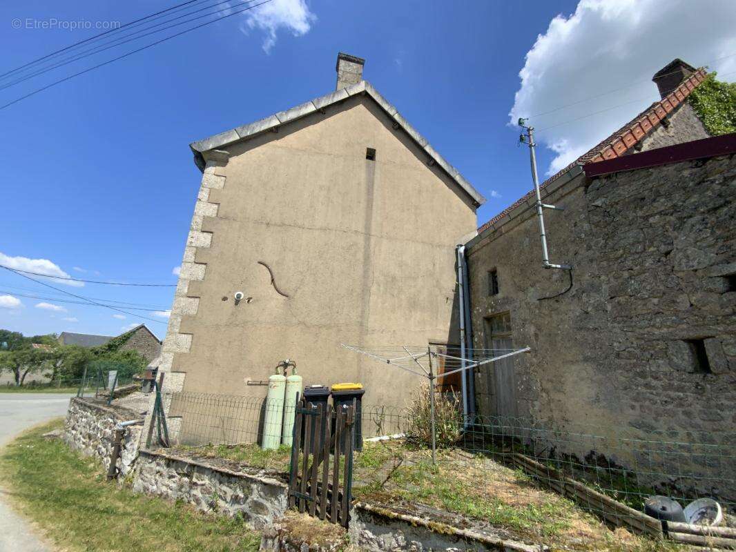 Maison à ROCHES