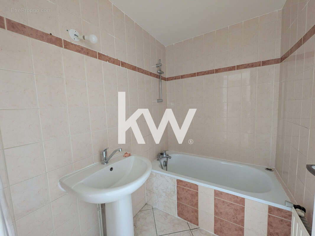 Appartement 327 m² à Saint-Chamond  - photo 8