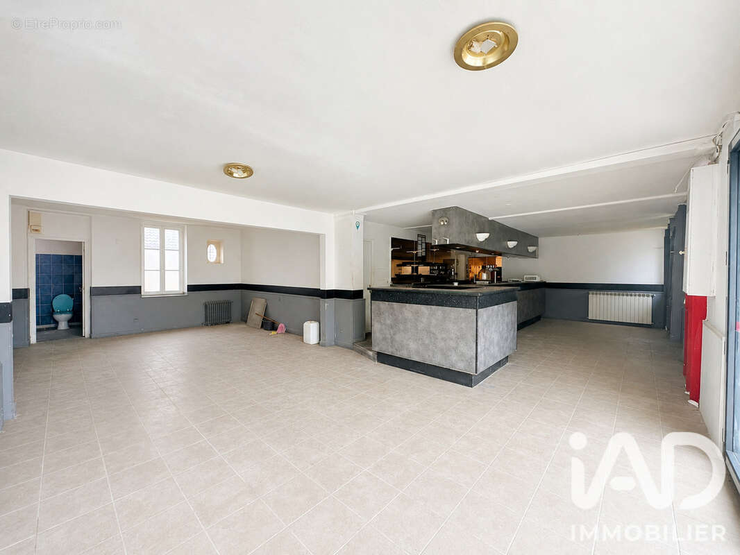 Appartement 250 m² à Vierzon  - photo 2