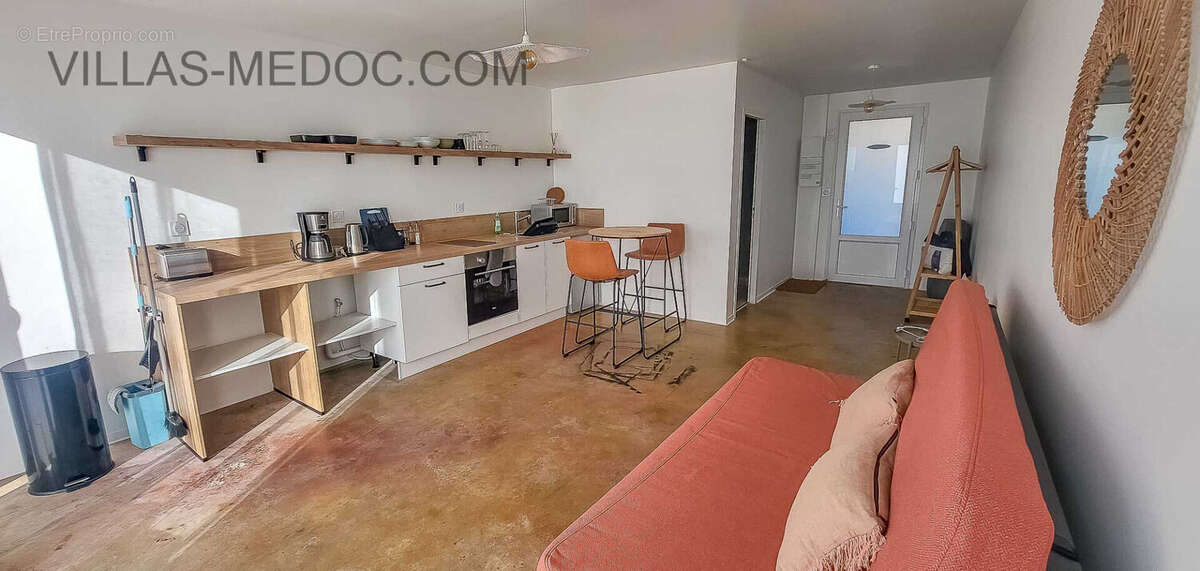 Maison à VENDAYS-MONTALIVET