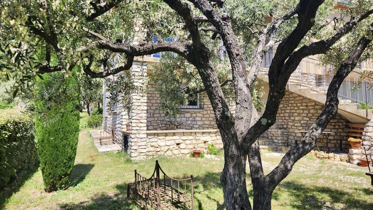 Maison à SAINT-SATURNIN-LES-APT