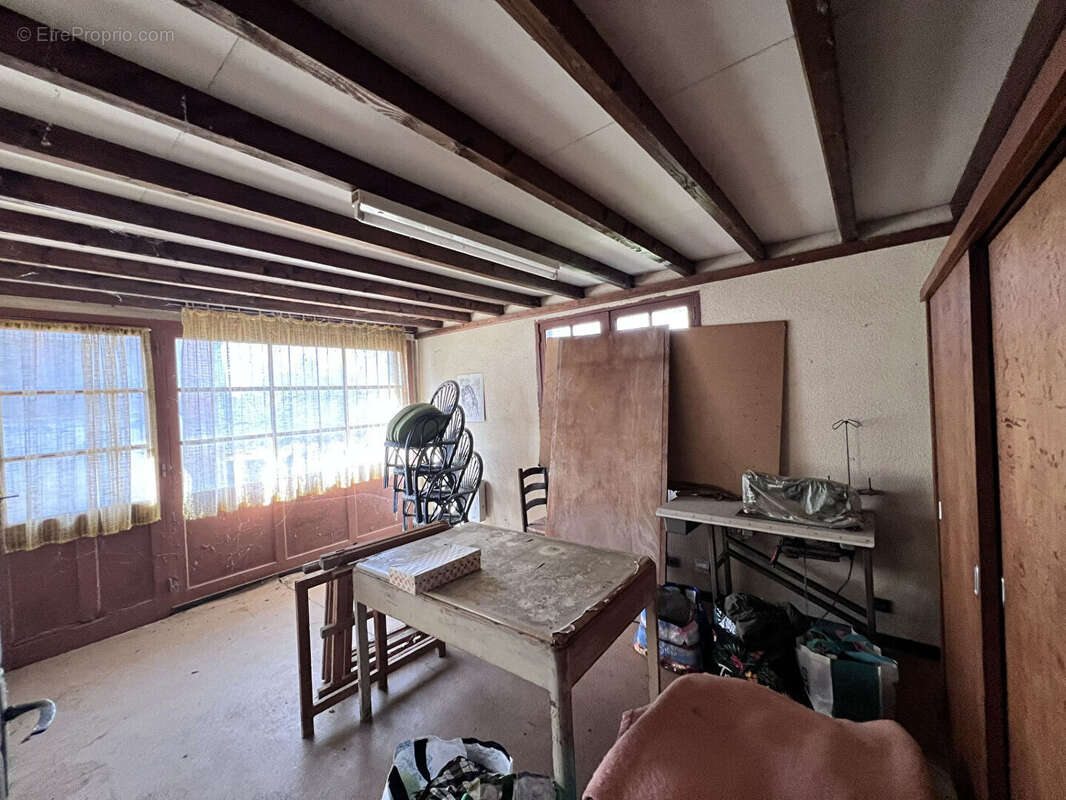 Commerce à LACROIX-FALGARDE