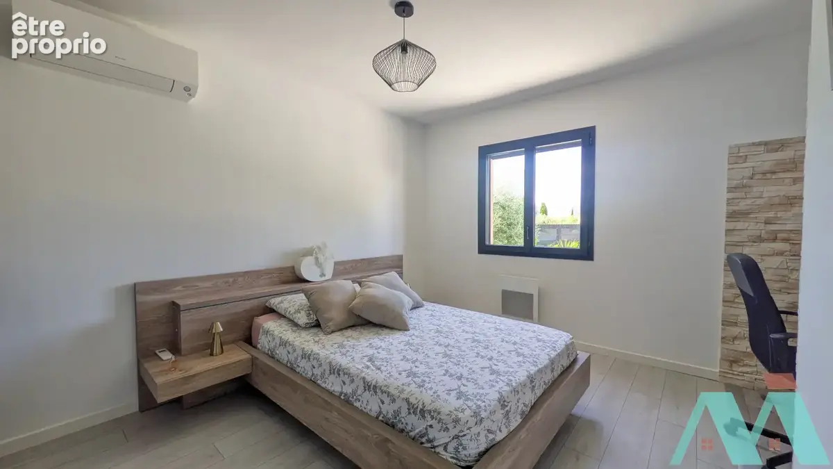 Villa récente 4 pièces plain-pied avec piscine sur terrain 710m2 - photo 10