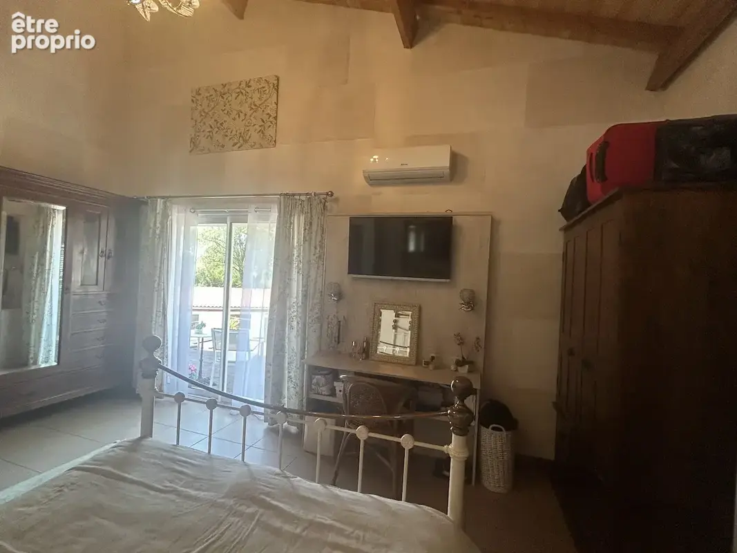 Maison d'architect avec étang, piscine, dépendances au calme. - photo 42