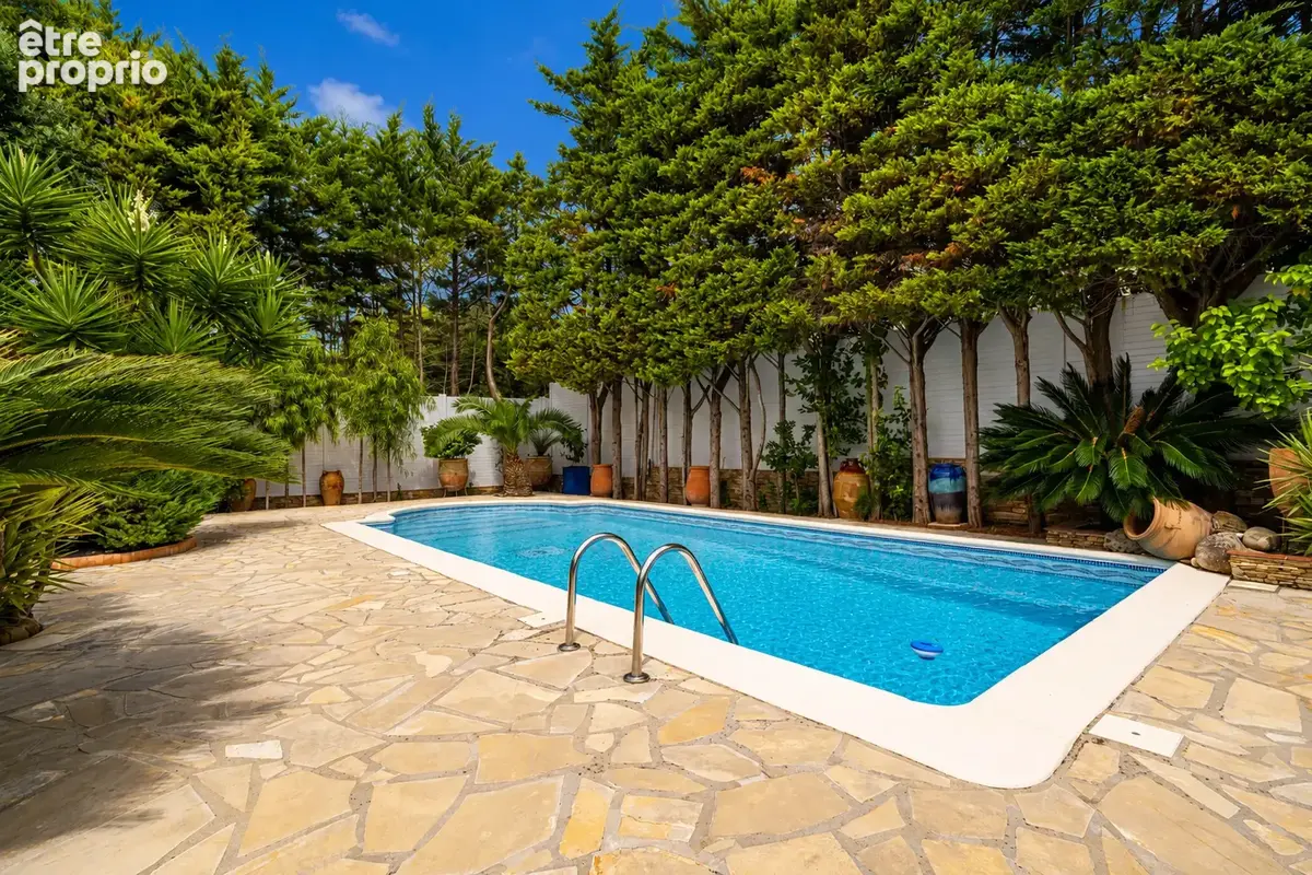 A 1,9 km du Brusc - Villa T4 de 108m2 hab. sur 652m2 de terrain avec piscine - photo 8