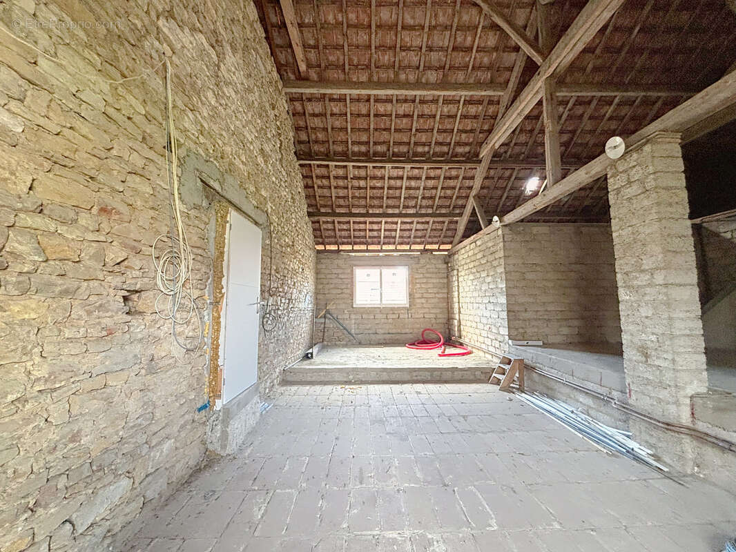Appartement à TASSENIERES